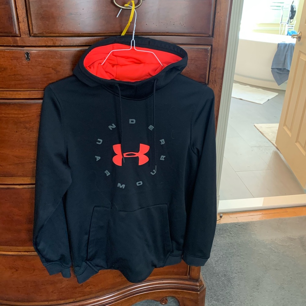 Men’s small Under Armour hoodie